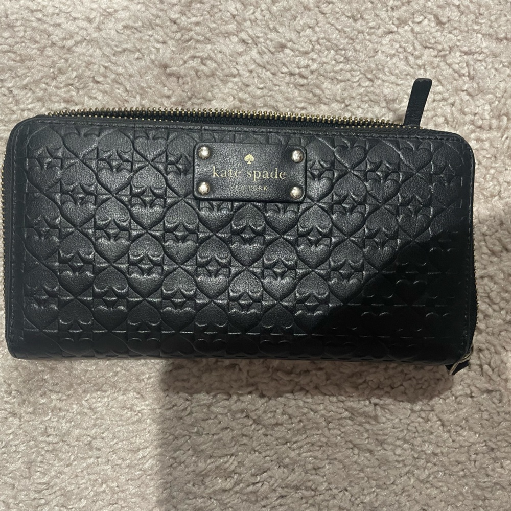 Kate Spade ♠️ Wallet. BLACK. Zipper opening, zipper inside for change.